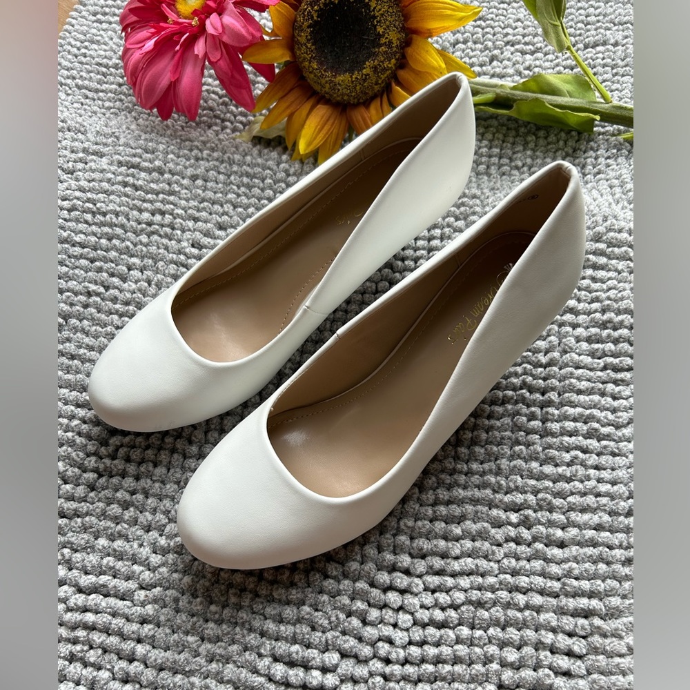 Dream Pairs white dress shoe